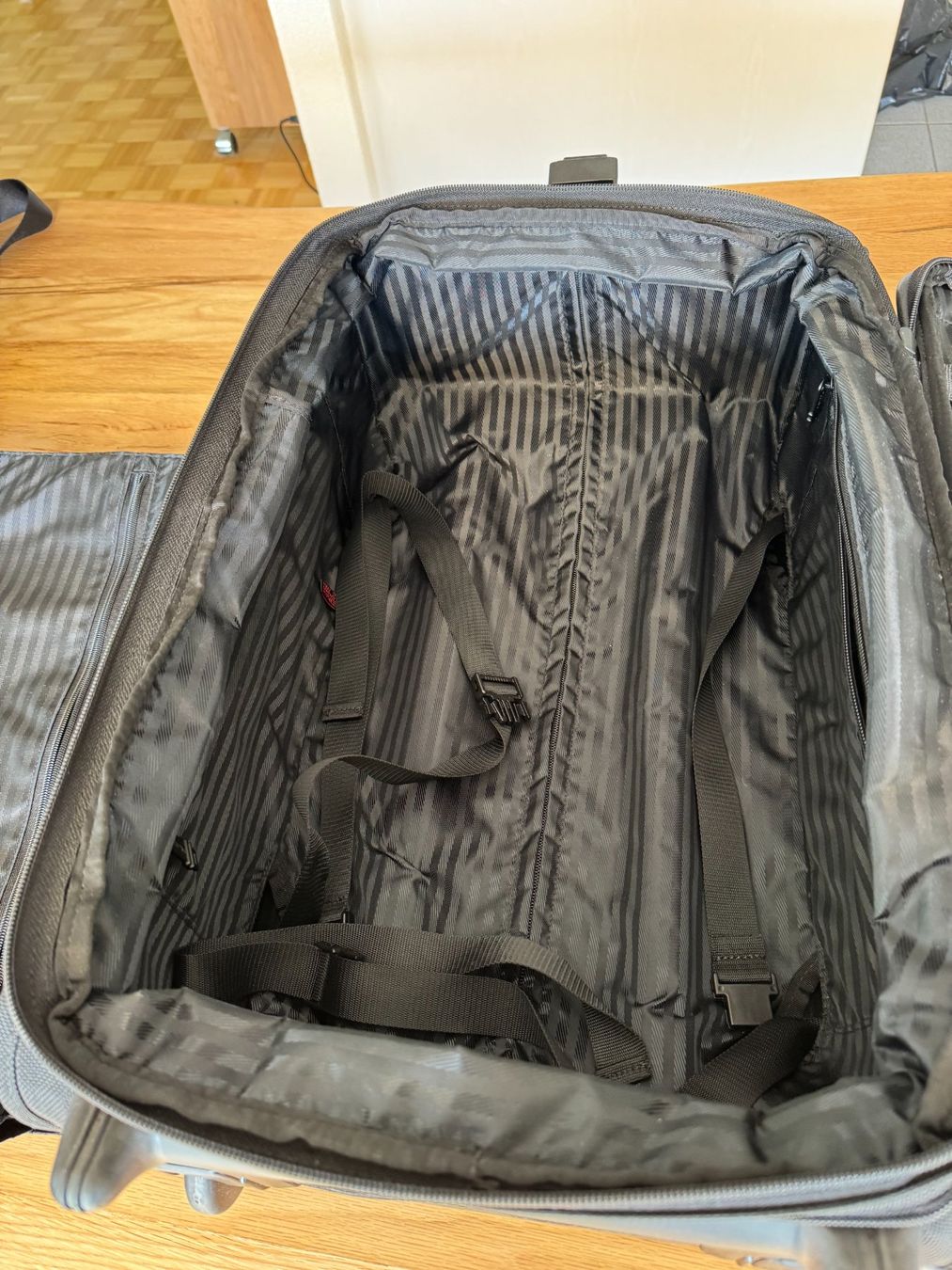 Valises de voyage: Rollkoffer schwarz guter Zustand – D'occasion à Gais par mmu_bl6k 2