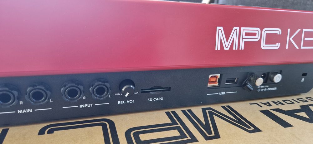 Akai Strumenti musicali: Akai MPC Key 37 – Usato da Sion venduto da Chris_p68 3