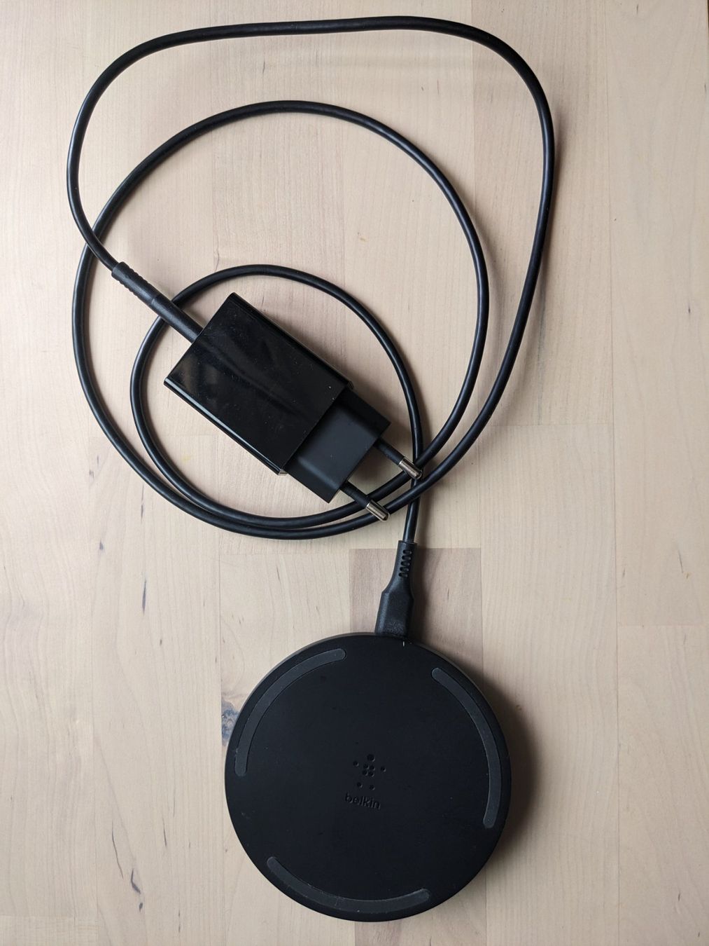 Belkin Ladegeräte: Belkin 15W wireless charging pad with cable, black – Gebraucht aus Zürich von mis_dg88 2