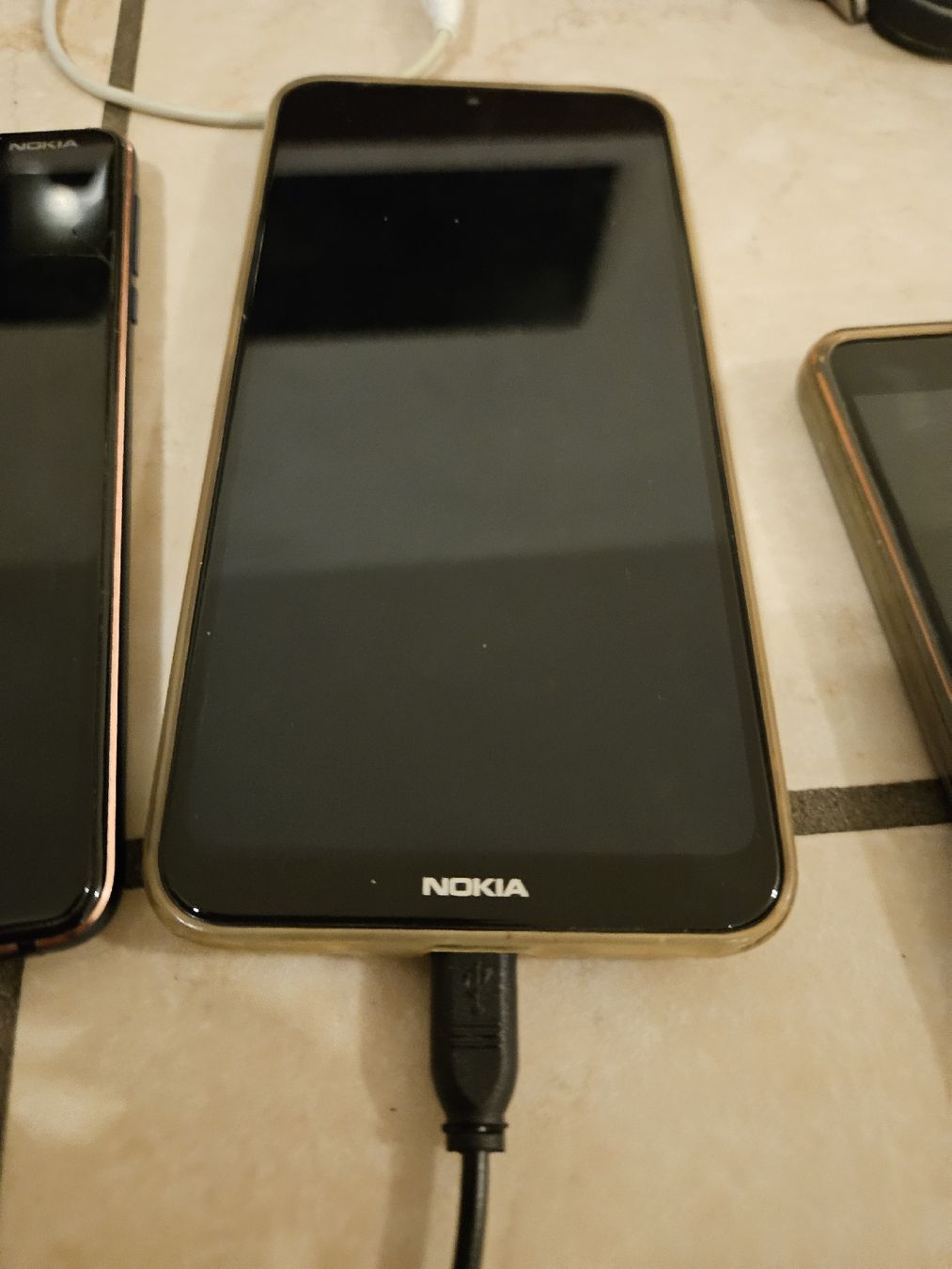 Portables: Téléphones et tablettes – D'occasion à St-Légier-La Chiésaz par emi_c86b 3