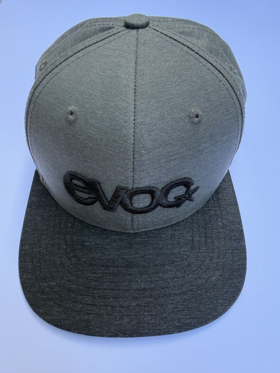 Autres vêtements & accessoires: Kappe EVOC, dunkelgrau/violett – D'occasion à Maienfeld par littleswissy