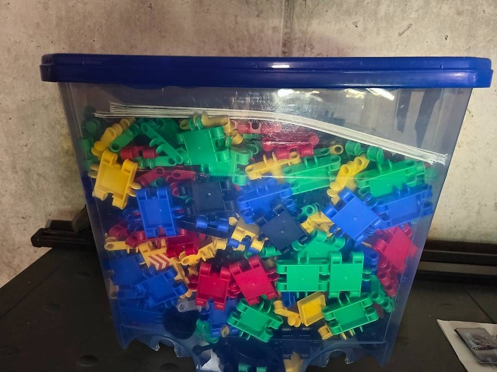 Spielzeuge: Clics – Gebraucht aus Wettingen von littlefoot1 1