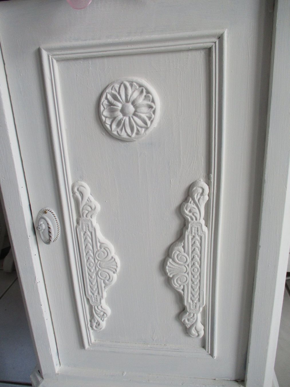 Comodini: WUNDERSCHÖNES SHABBY-CHIC NACHTTISCHLI, MIT ECHTKREIDEFARBE – Usato da Buochs venduto da lisa010 3