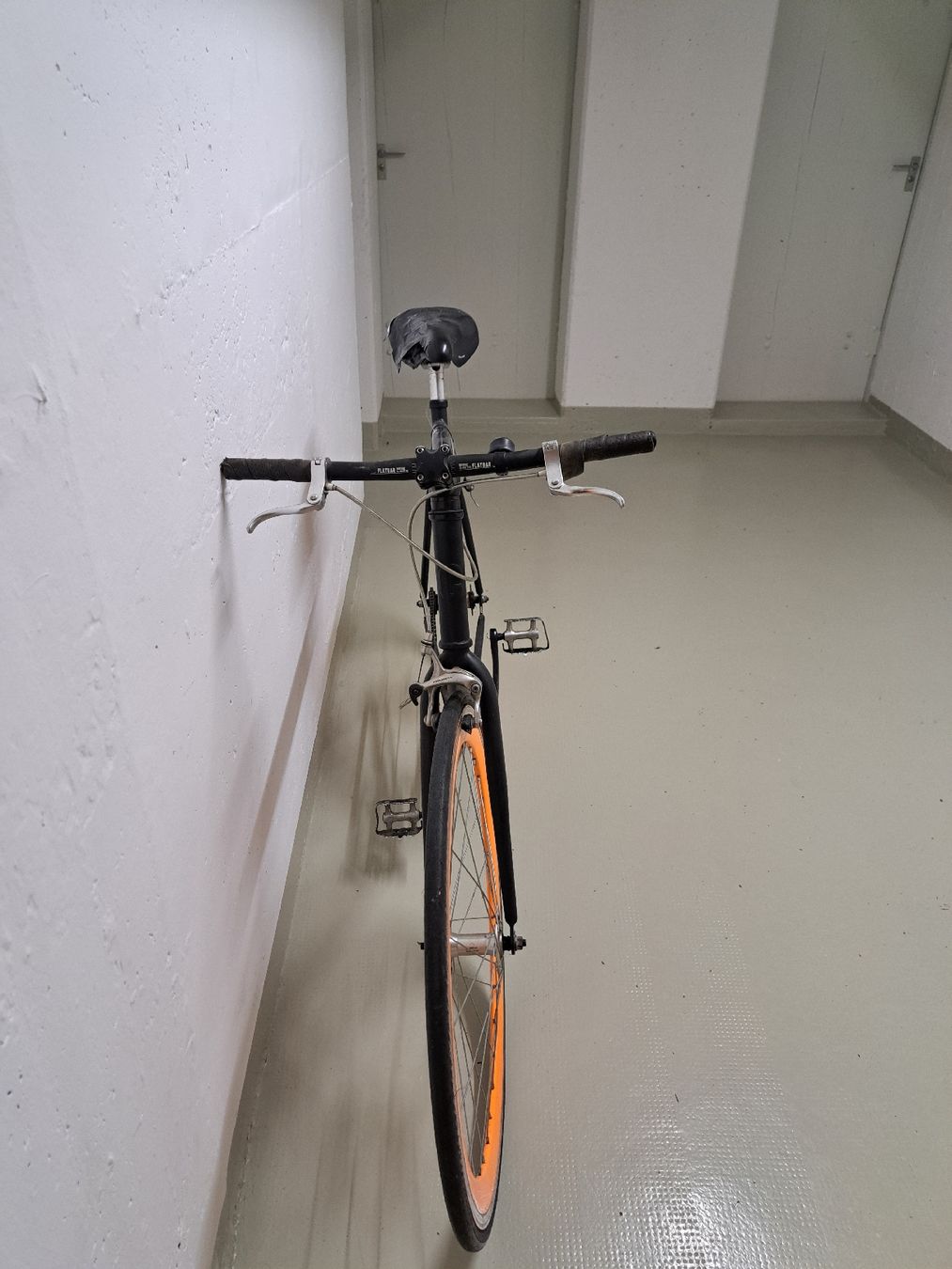 Vélos: Eingangrad – Défectueux à Basel par ins_ctx9