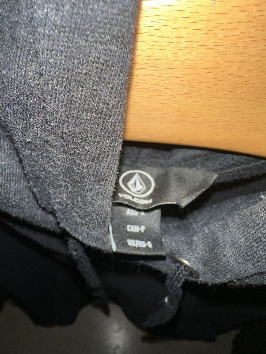 Maglioni & Felpe: Volcom Herren Kapuzenpullover schwarz grau Grösse S gebrauch – Usato da zürich venduto da PatCat02 2