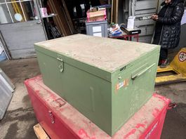 Metall Werkzeugkiste mit seitlichen Griffe 91x53x42cm