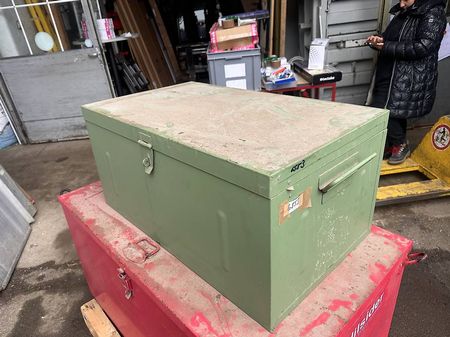 Metall Werkzeugkiste mit seitlichen Griffe 91x53x42cm
