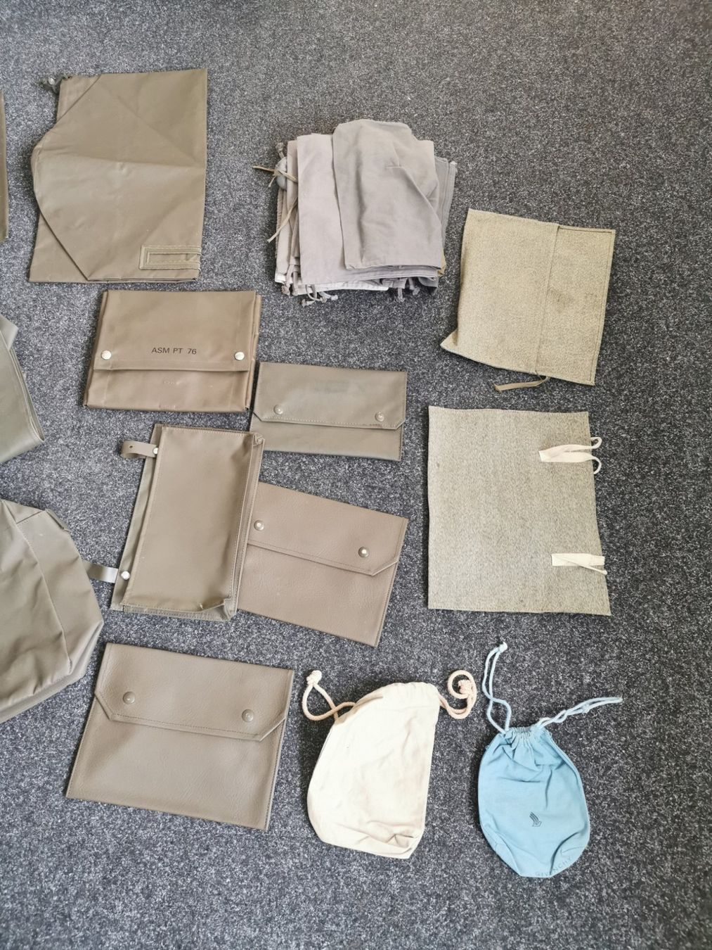 Schweizer Armee Uniformi: Diverse Taschen Beutel Militär Armee – Usato da Neuenkirch venduto da bf-109 1