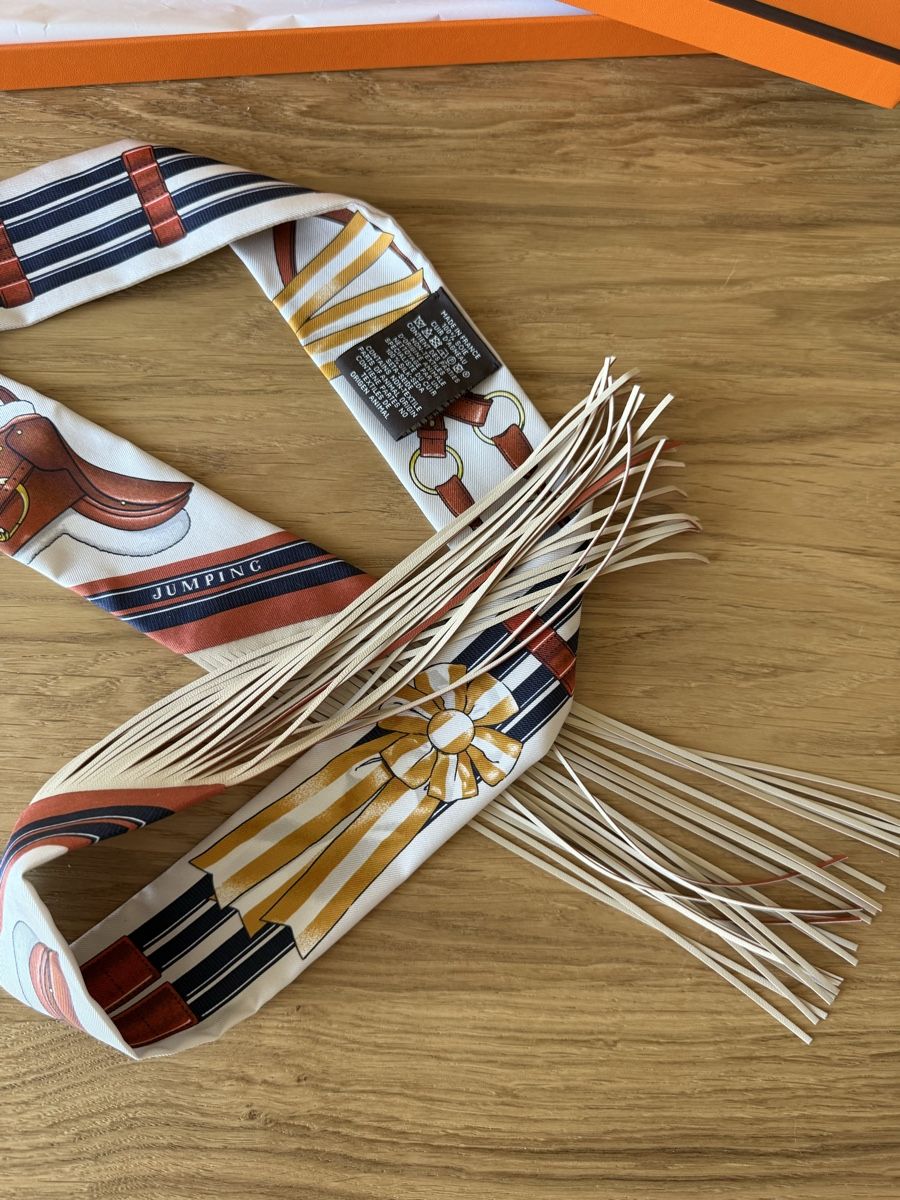 Hermès Foulards, Tücher & Schals: Hermès Twilly Fransen 100% Seide & Leder orange  – Neu und originalverpackt aus Zürich von janni_jj12 7