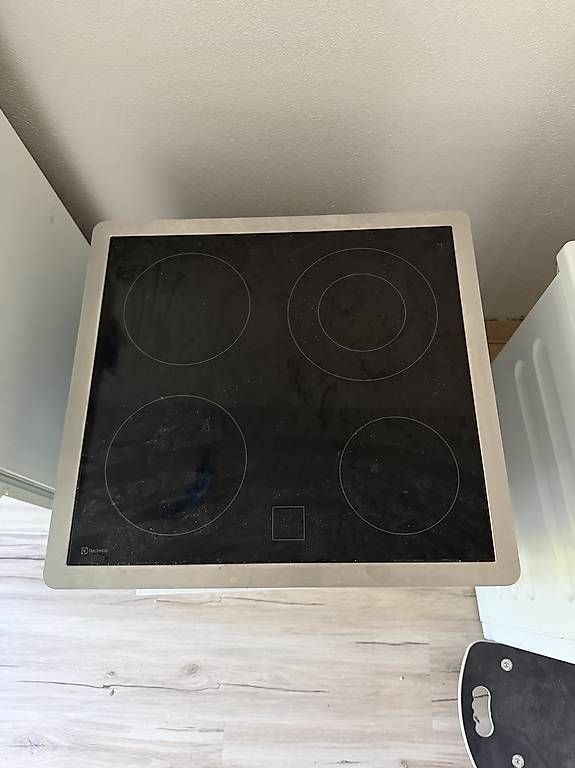 Electrolux Cuisinières: Backofen mit Glaskeramik – D'occasion à Sissach par Maeldrew 1