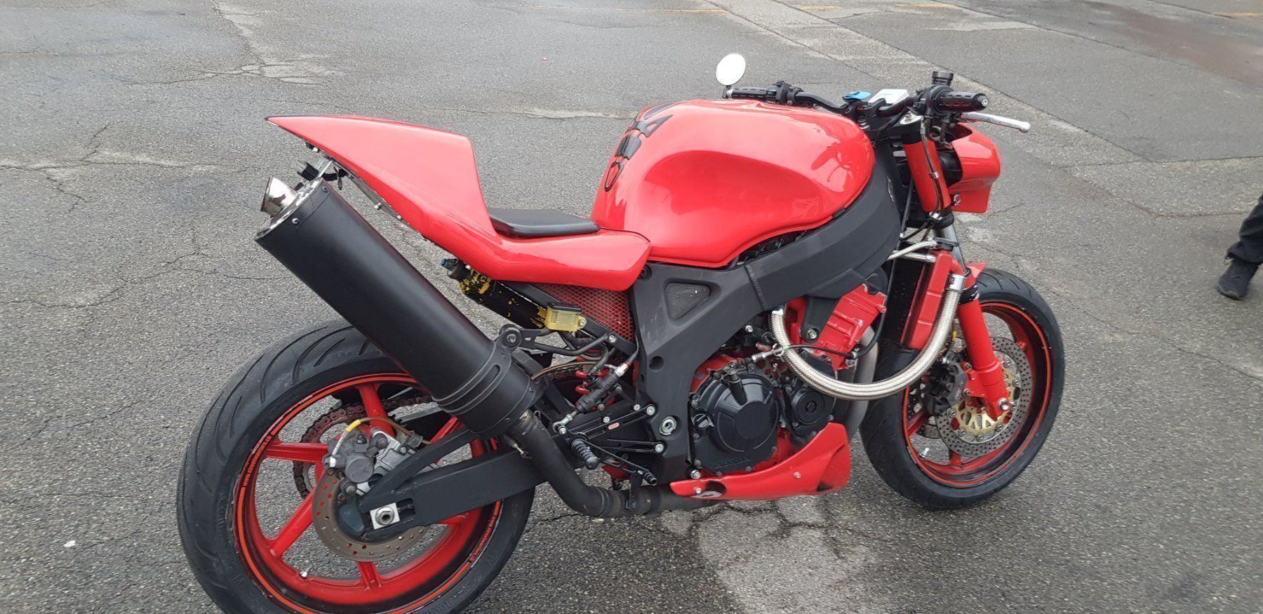 Honda Strada: Honda CBR 900RR – Usato da Erstfeld venduto da Gina033 8