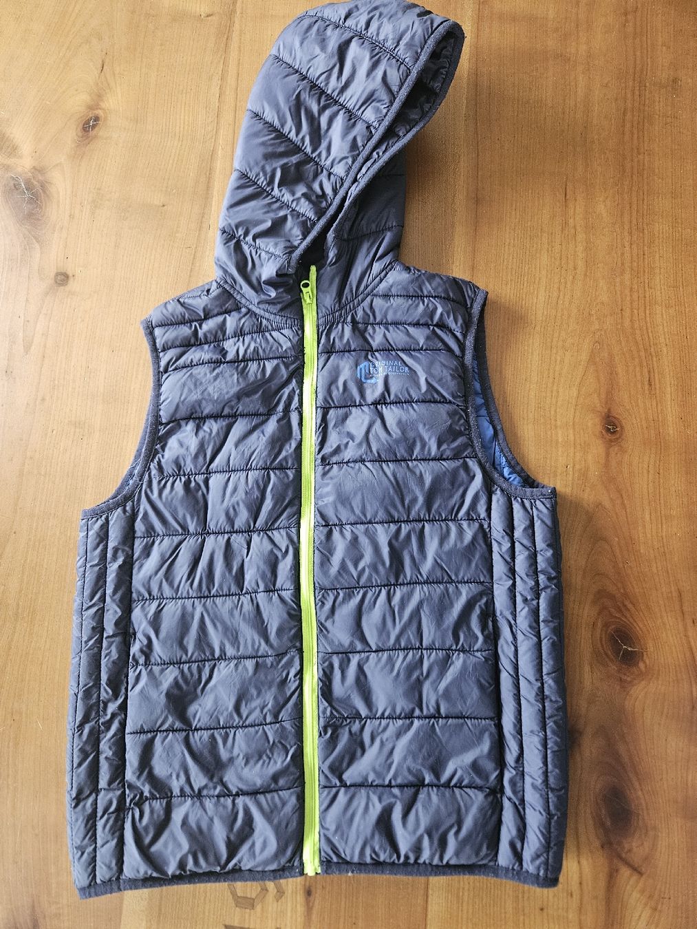 Tom Tailor Altro abbigliamento per bambino: Tom Tailor Steppweste mit Kapuze, Grösse M – Usato da Niederweningen venduto da FlowerNZL