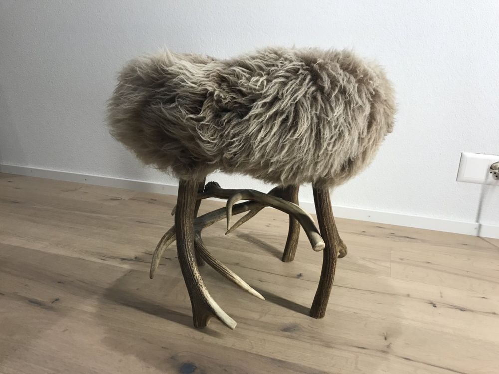 kultiger-extrem-seltener-geweih-hocker-mit-fellbezug-kaufen-auf-ricardo