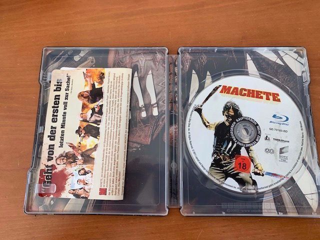 Tutti i DVDs: Blue Ray Machete – Usato da Oberweningen venduto da Bumblebee2 2