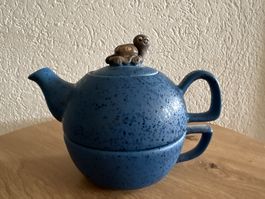 Teekanne mit Tasse