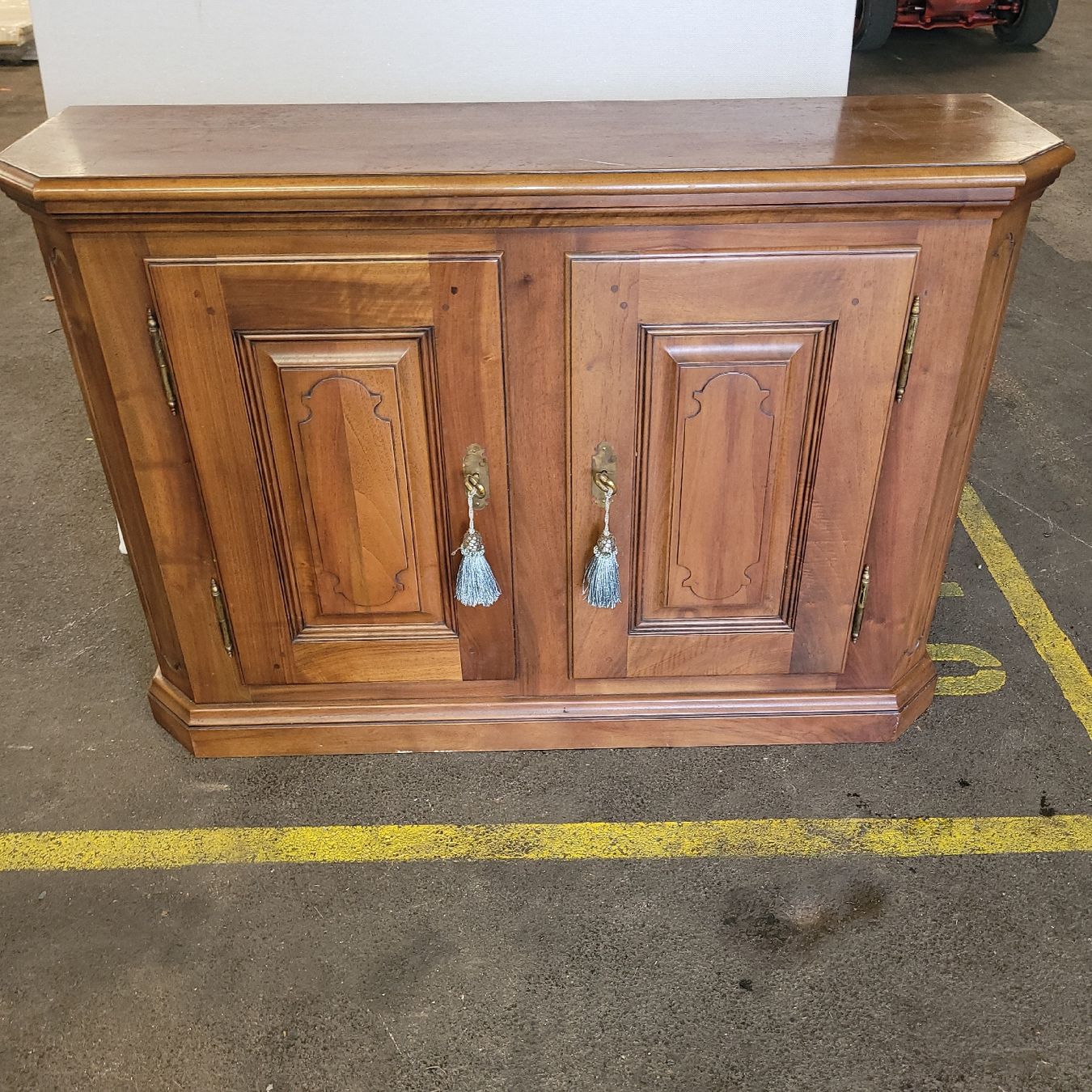 Cassettiere: antikes sideboard möbelschrank nussbaum – Usato da Reichenburg venduto da AK_78