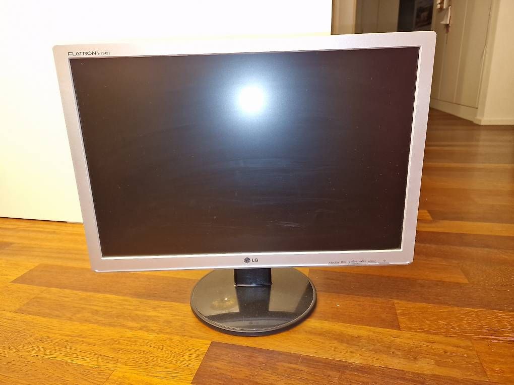 LG Monitor: Monitor LG Flatron W2242T-DF – Usato da Eglisau venduto da nadjastegemann