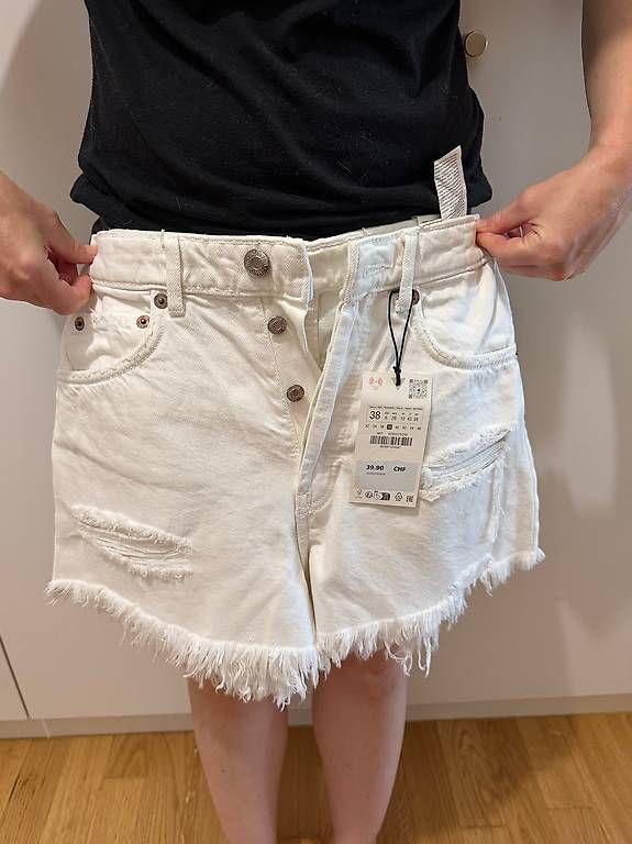 Pantaloni: Shorts neufs avec étiquette  – Usato da Genève venduto da nikki56 1
