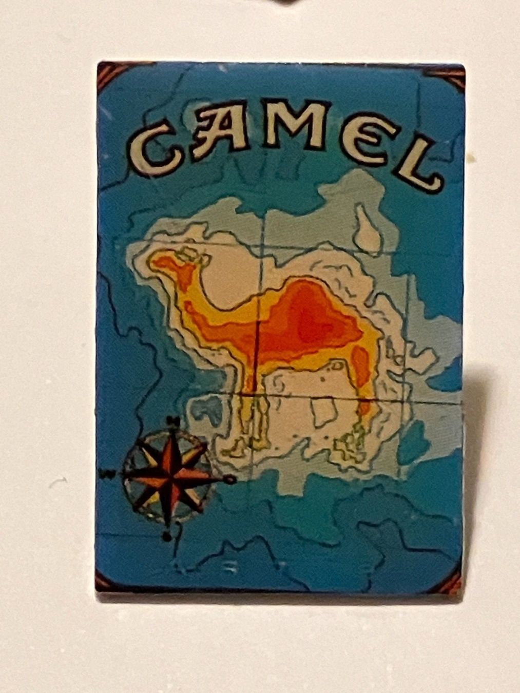 Placchette & Badge: 1 Pin Camel – Usato da Basel venduto da djwwpp