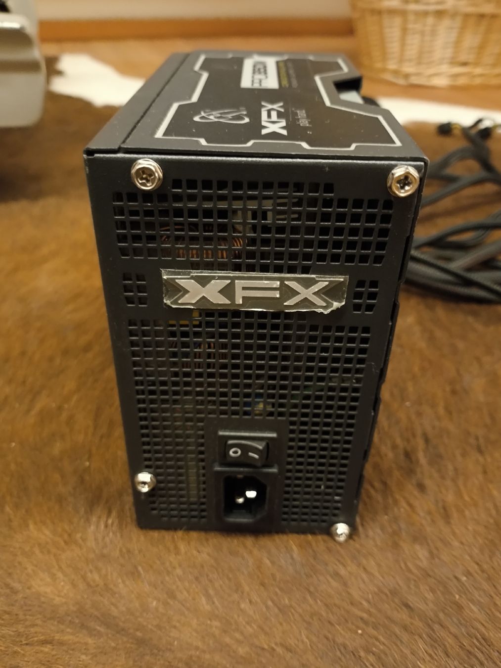 Componenti elettronici: PC Computer Netzteil XFX PRO 850W mit Verkabelung – Usato da Scuol venduto da Pisoc2019 1