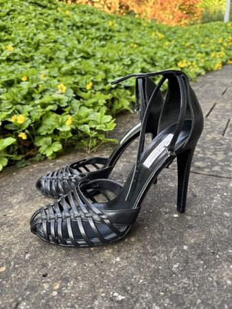 Altuzarra summer pump