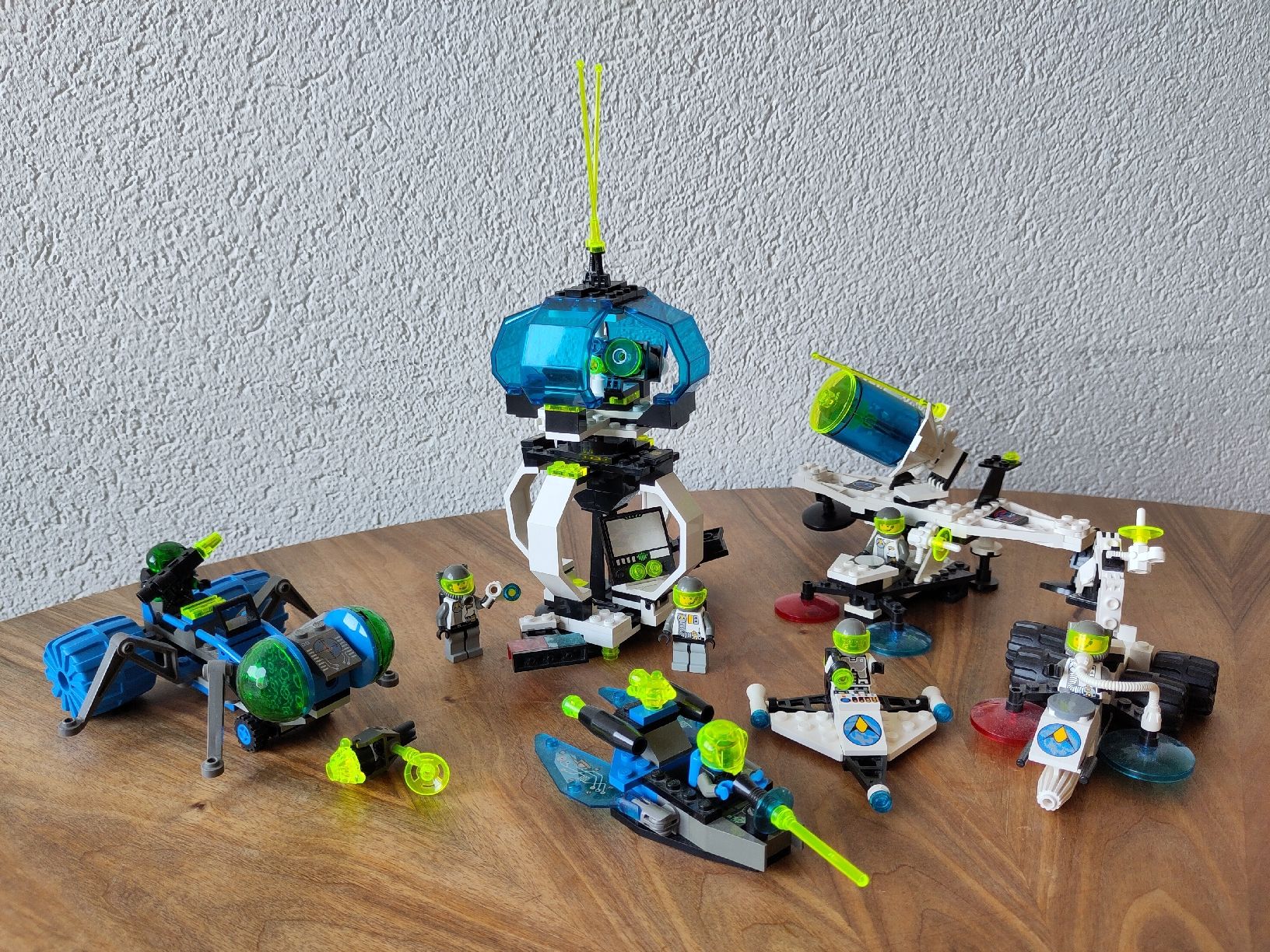 Lego Kit di costruzioni: Ensemble de Lego vintage explorateurs de l'espace – Usato da Bern venduto da div_5c6j
