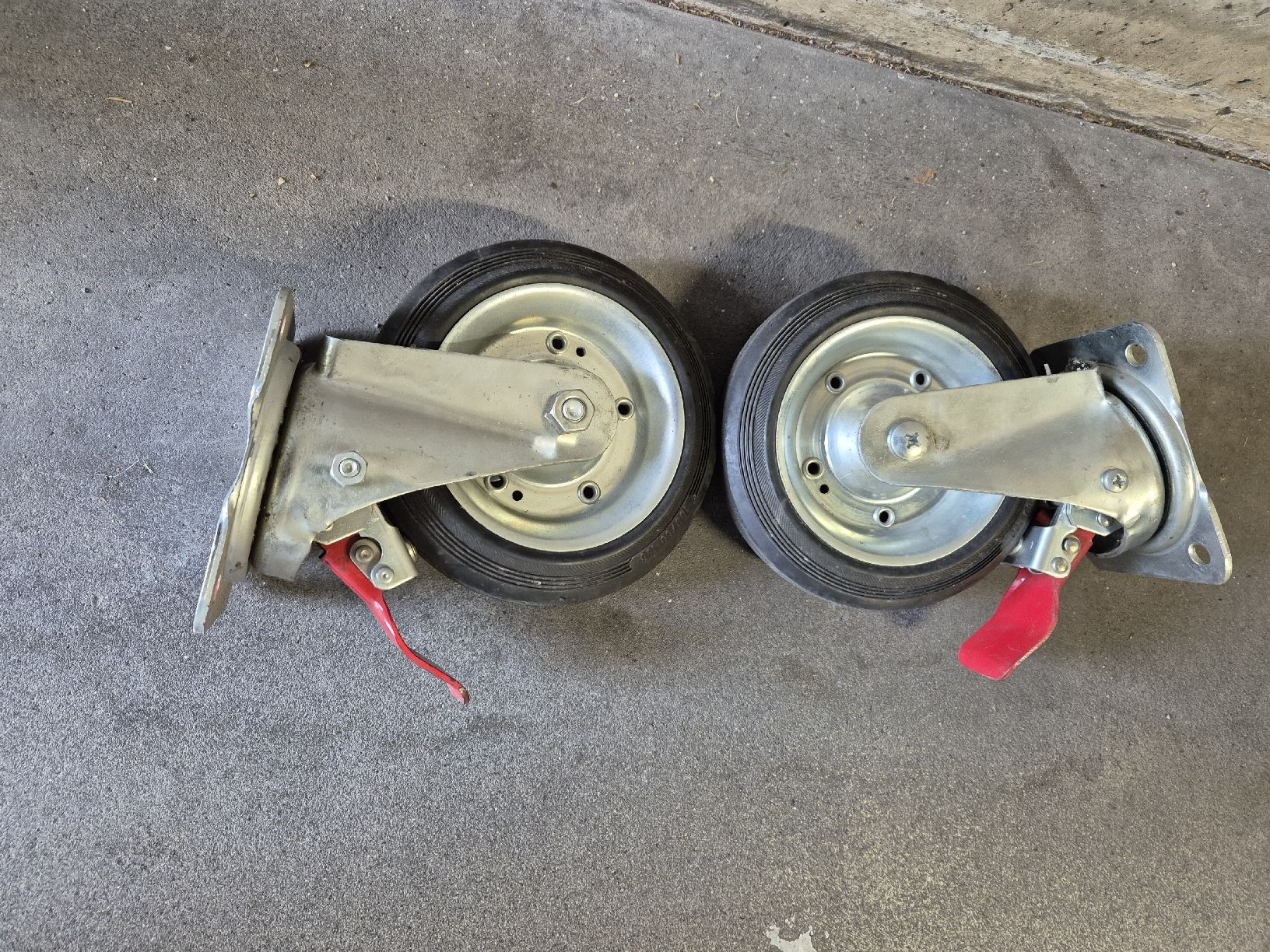 Altro per Ufficio & Commercio: 2 stk Rollen gelenkt mit Bremse – Usato da Hausen AG venduto da roland86190 3