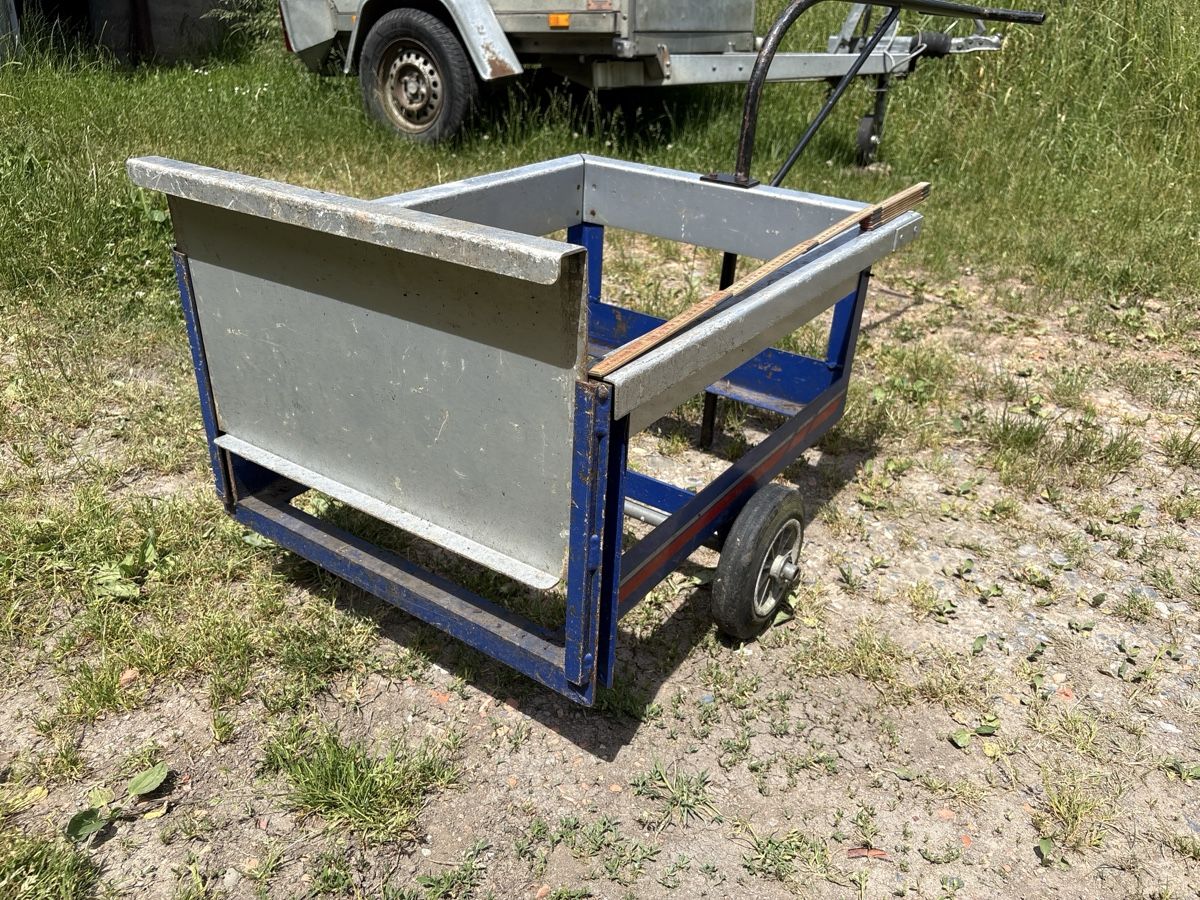 Carriole: Handwagen mit Griff Deichsel und Schieber hinten – Usato da Sulzbach venduto da Kaeslin0 1