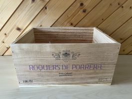 Leere Holzkiste / Weinkiste mit Aufschrift Priorat