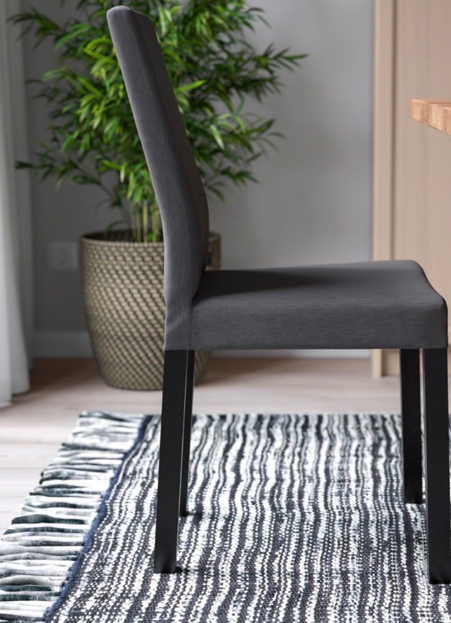 Ikea Set di tavolo e panche: IKEA Lisabo table and 4 dark grey chairs – Usato da Pratteln venduto da nad_b9cx 3