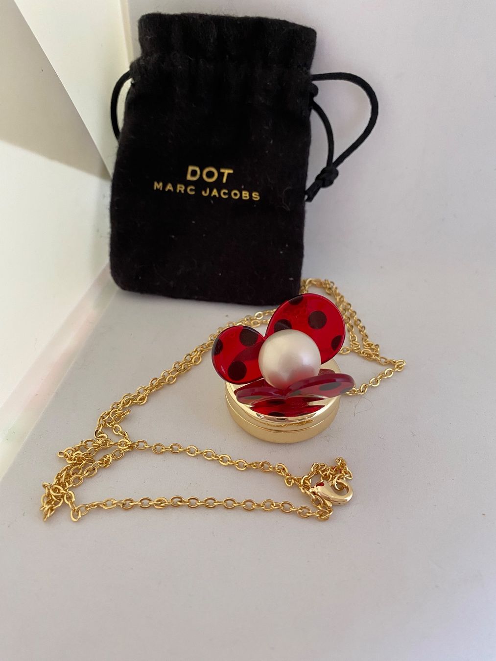 Catenine: Collier Marc Jacobs avec parfum solide – Nuovo e nell'imballaggio originale da Bouveret venduto da wes_7zll 1