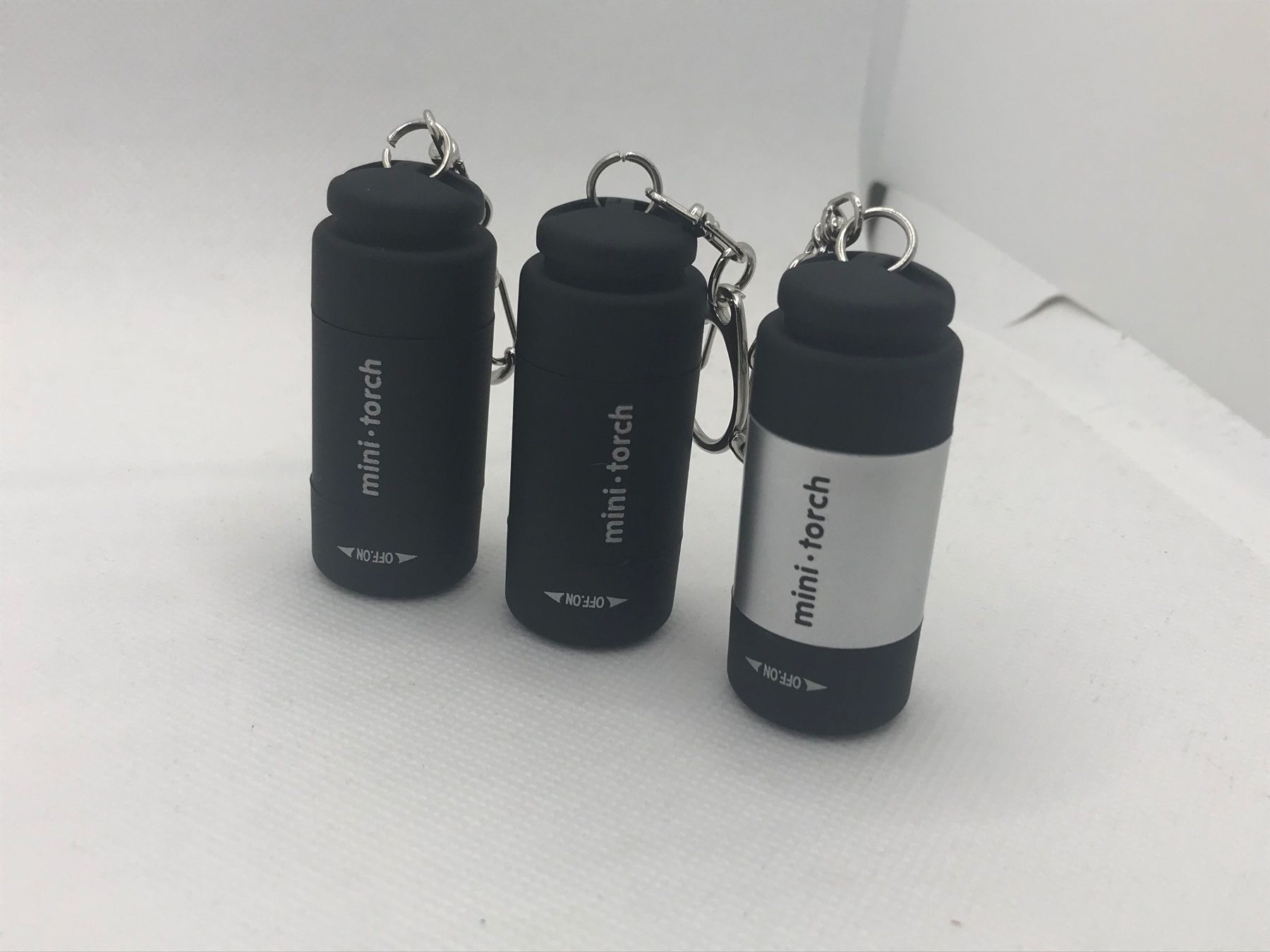 Lampade: Mini LED Taschenlampe,, USB rechargeable 3pc – Nuovo e nell'imballaggio originale da Niederteufen venduto da mix18