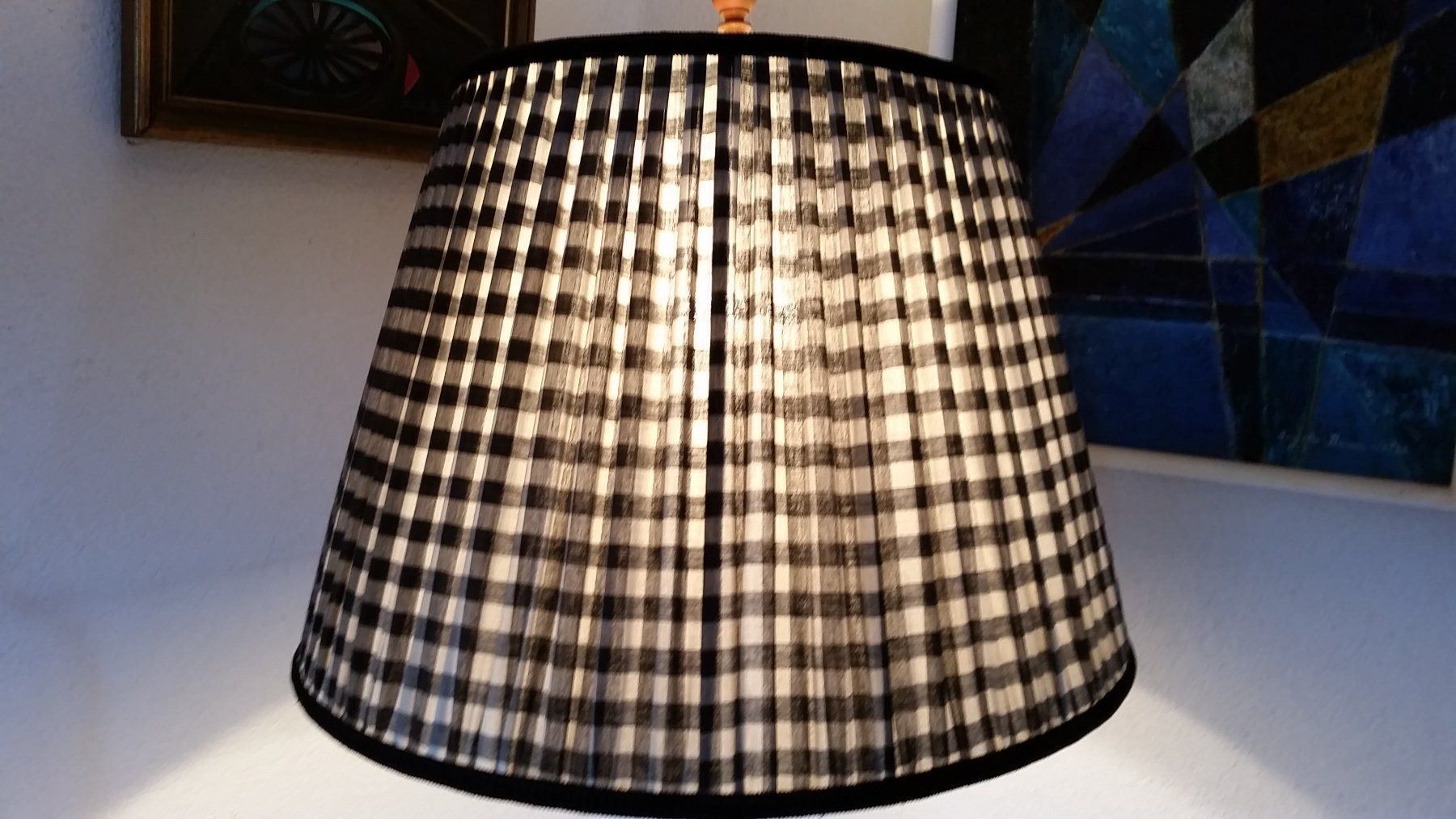 Lampade: Stehlampe, antik, Holz mit Stoffschirm – Usato da Herrliberg venduto da AlexandraBopp 1