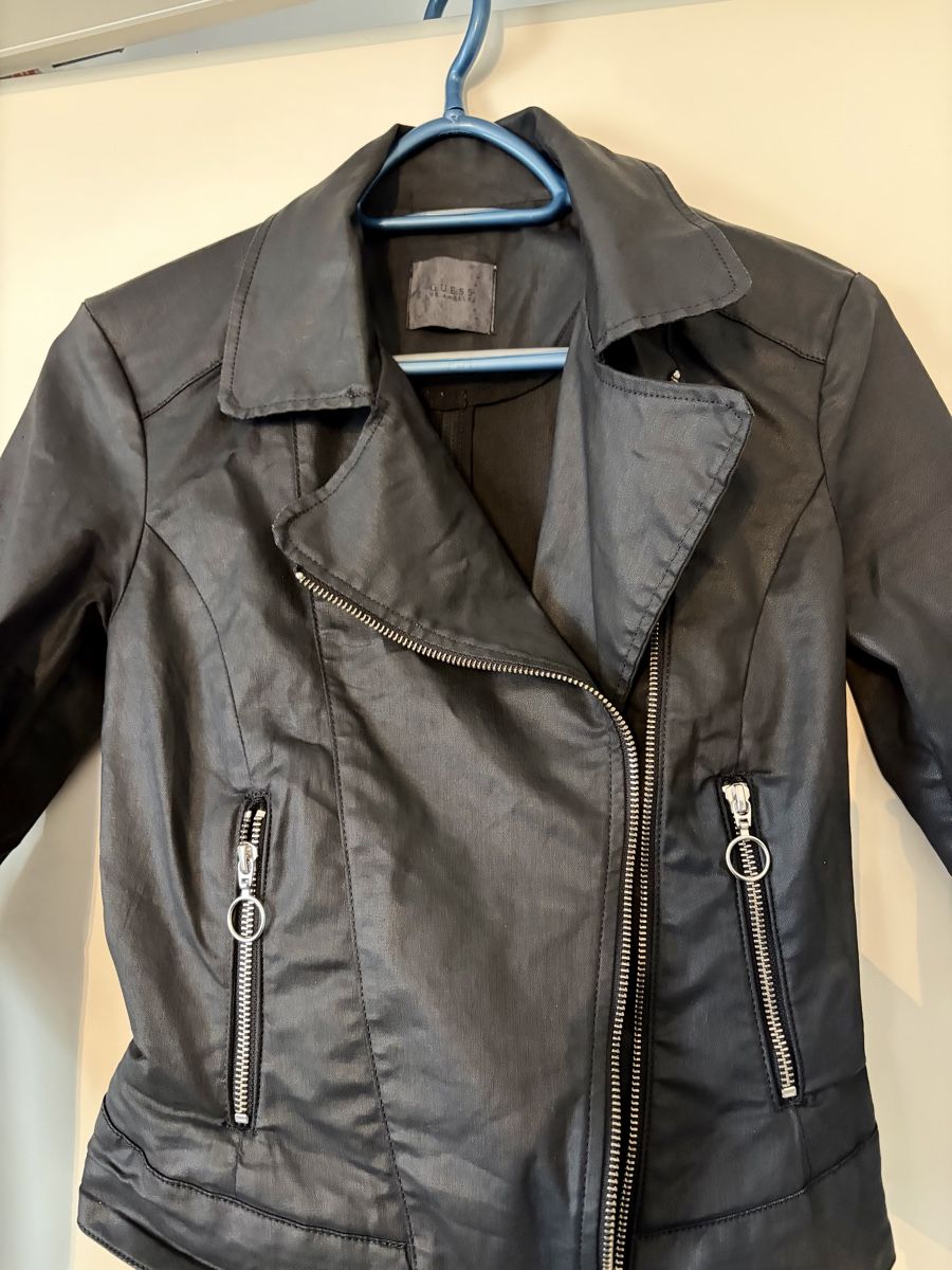 Guess Giacche: Veste noire Guess - taille S – Nuovo (secondo la descrizione) da NYON venduto da jeks 1