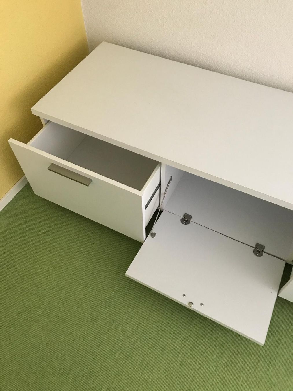 Mobili TV: Modernes Lowboard / TV-Möbel  weiss – Usato da Elgg venduto da Kallipygos 1