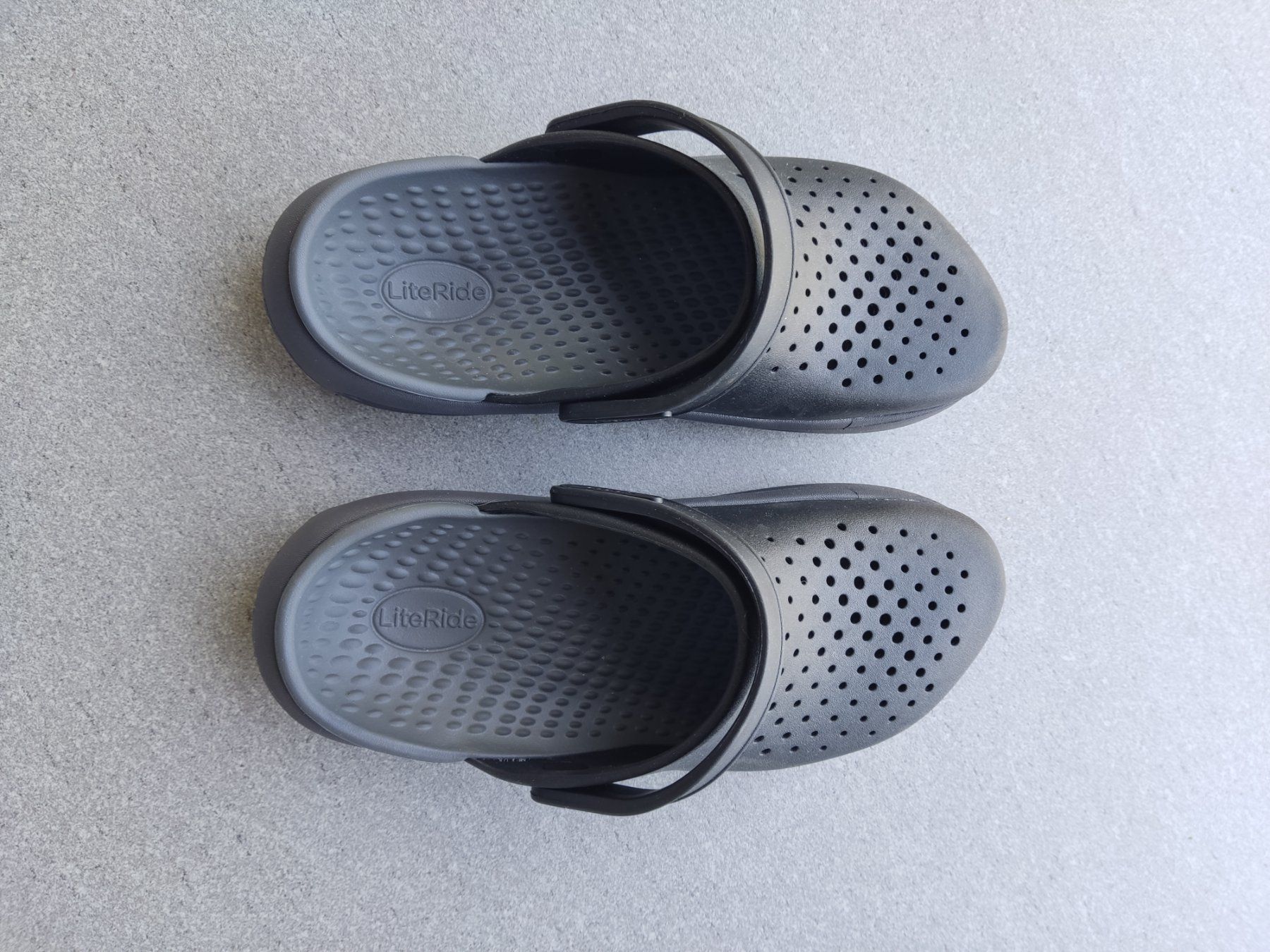 Crocs Scarpe da uomo: Crocs LiteRide Clogs schwarz Grösse 39/40 – Nuovo (secondo la descrizione) da Neftenbach venduto da Pesom0