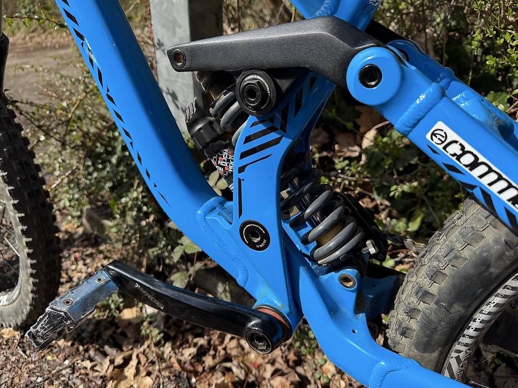 Velos: Commencal Supreme DH Racing V3.5 – Gebraucht aus Biberist von Design-R 2