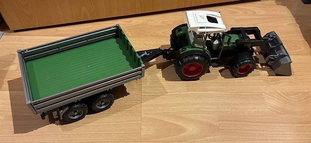 Trattori: Fendt 209 S Traktor mit Anhänger – Usato da Grenchen venduto da Mon70S