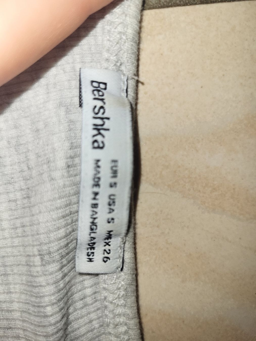 Bershka Top: Graues Top – Nuovo (secondo la descrizione) da Wünnewil venduto da l._aetitia 2
