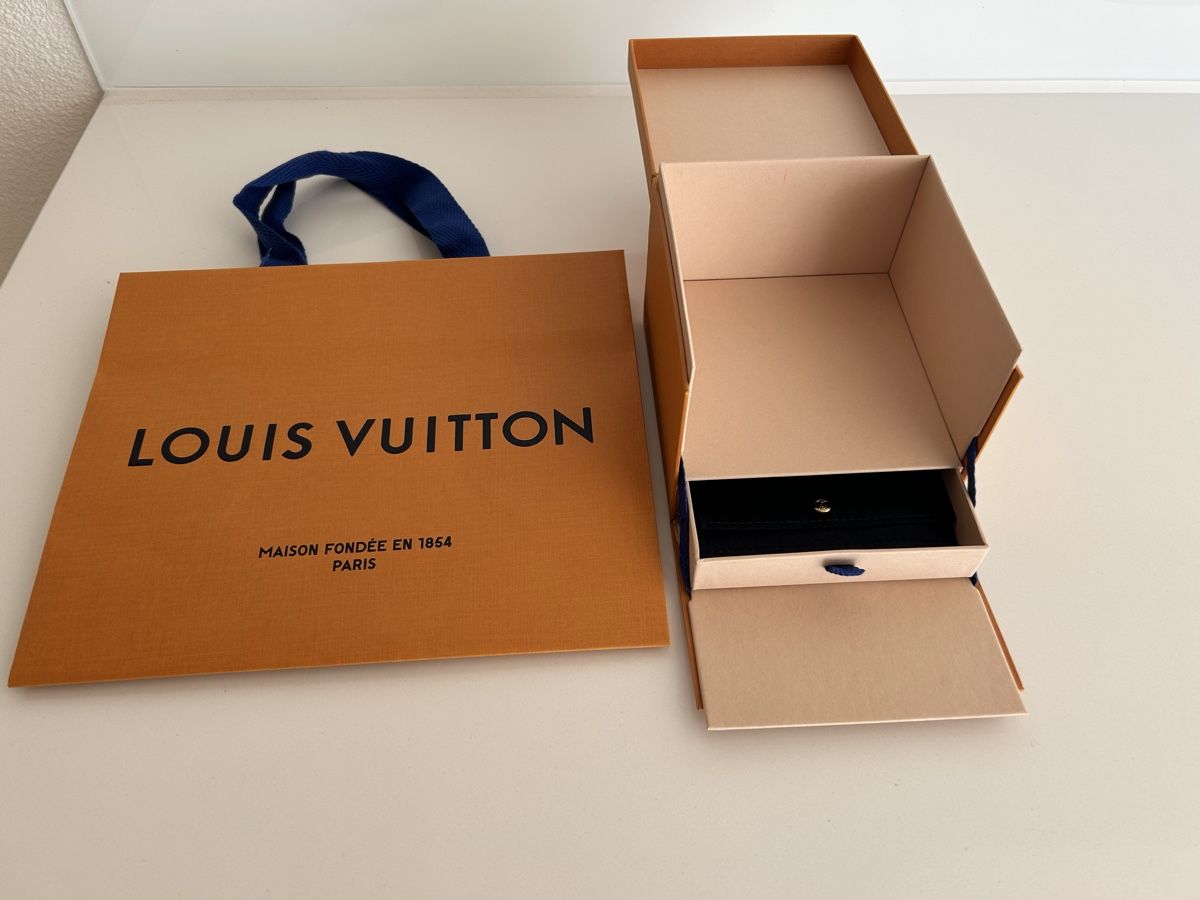 Louis Vuitton Taschen: Louis Vuitton Box  inkl. Tragetasche – Neu und originalverpackt aus Würenlingen von Giulio45 1