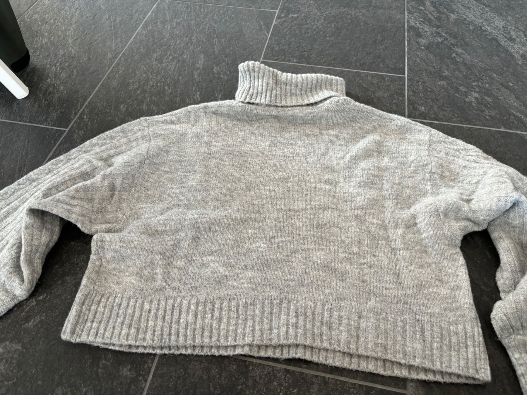 H&M Maglioni & Felpe: Pullover ~olivengrün -  Gr. M – Usato da Stadel venduto da Chanel_5 1