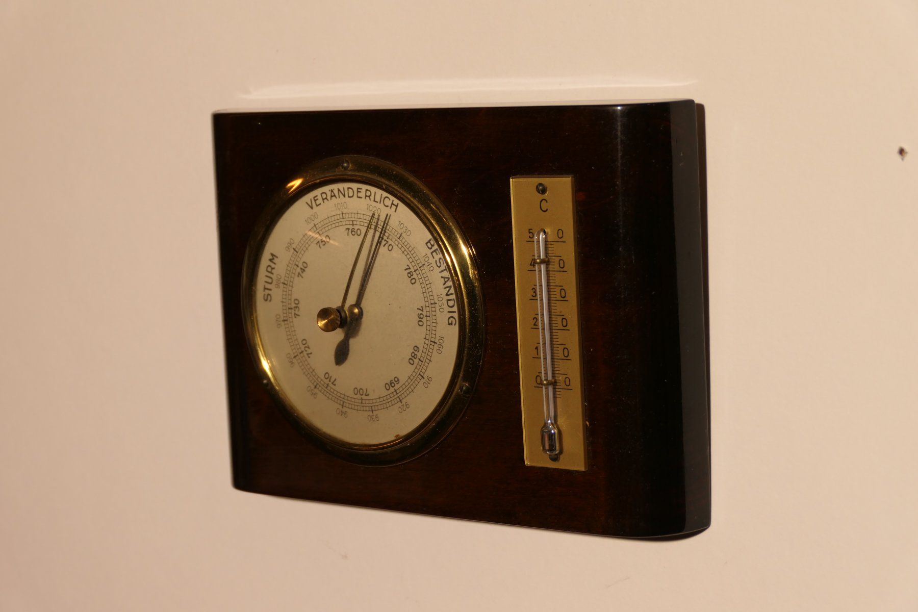 Sonstige antike Technik & Geräte: Vintage Barometer mit Thermometer auf Holz – Gebraucht aus Greifensee von Freakler 1