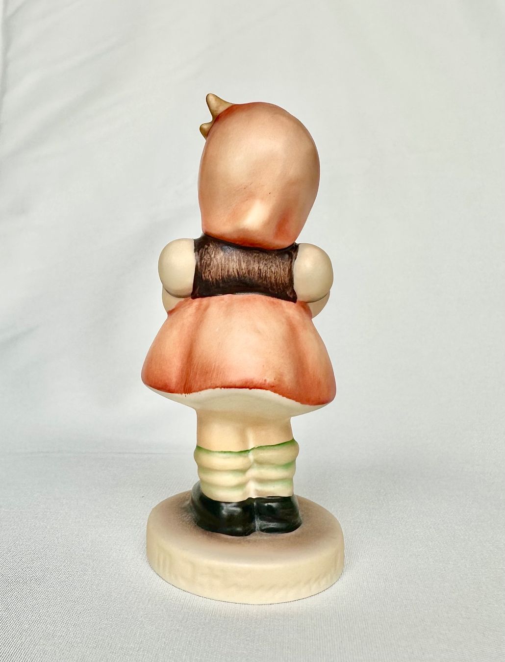 Hummel Figuren: Hübsche Goebel Hummel Figur Mädchen mit Puppe – Gebraucht aus Steinen von SputnikSweetheart 3