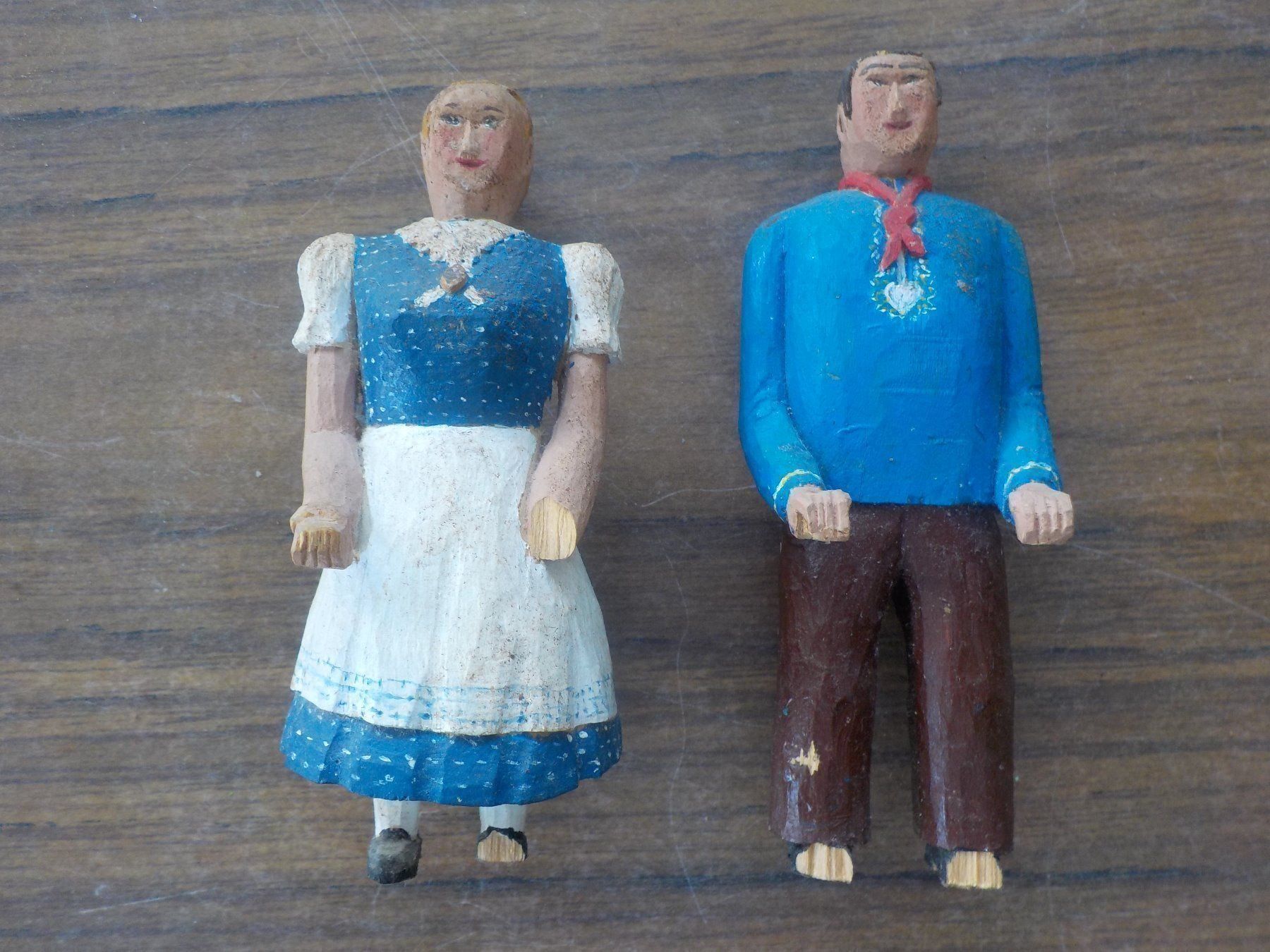 Statuette: Holzfiguren antik - Senn und Sennerin – Usato da Mörschwil venduto da antiksalon 4