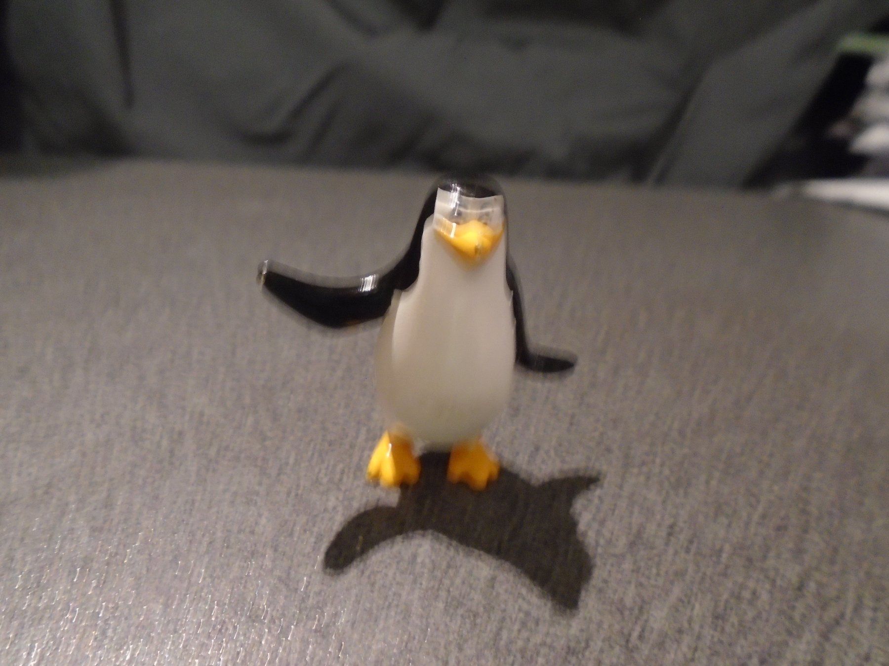 Figuren: Chips-Figur Pinguin – Gebraucht aus Zürich von Motzkuh