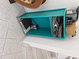 Rollbares Metallregal / Rollcontainer