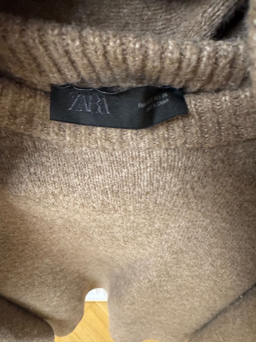 Zara Pullover & Sweatshirts: Pull Zara avec écharpe accrochée TS – Gebraucht aus Conches von chn_hgl6 1