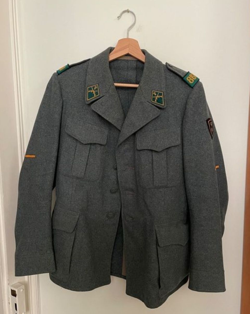 Schweizer Armee Uniformi: Schweizer Armee Ausgangsjacke – Usato da Römerswil LU venduto da Feerdi