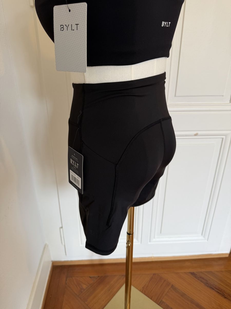 Pantaloni: BYLT Premium Basics Set - Shorts & Bra - Black, Size S! – Nuovo (secondo la descrizione) da Mies venduto da Nib2011 9