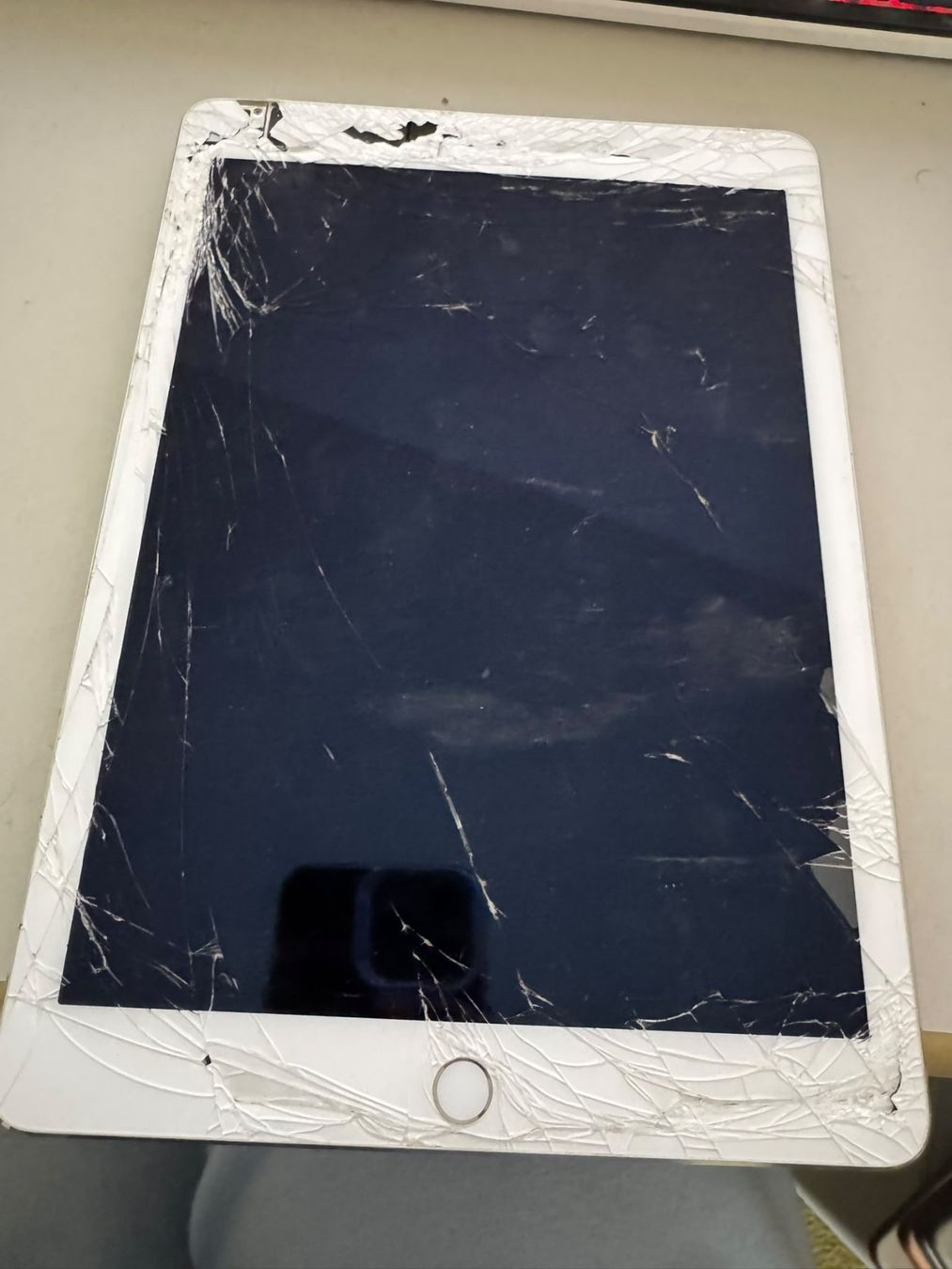 Apple Tablet PC: Ipad Air 2 -A1567 ungeprüft – Difettoso da Olten venduto da HoYa01 1